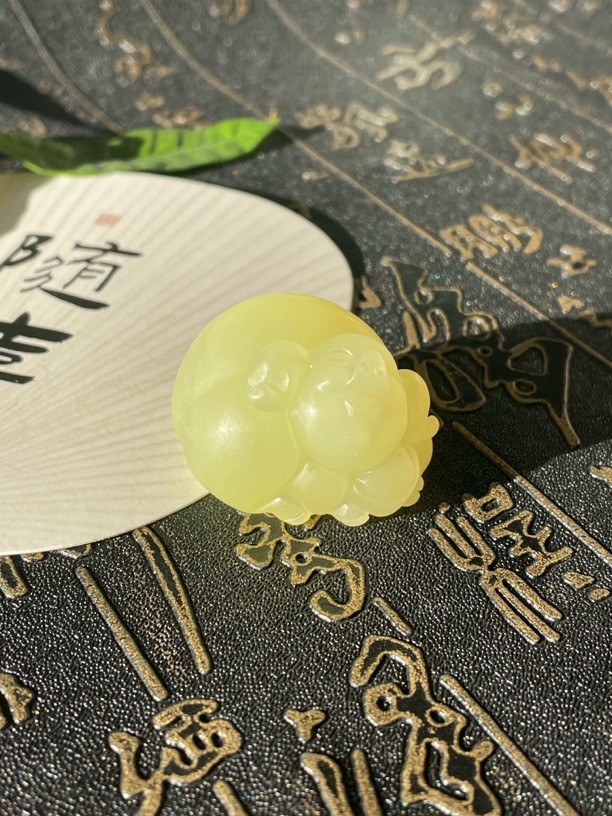 精品和田玉冰黄口富贵猪把件挂件吊坠 色正色浓玉质细腻起冰 32克