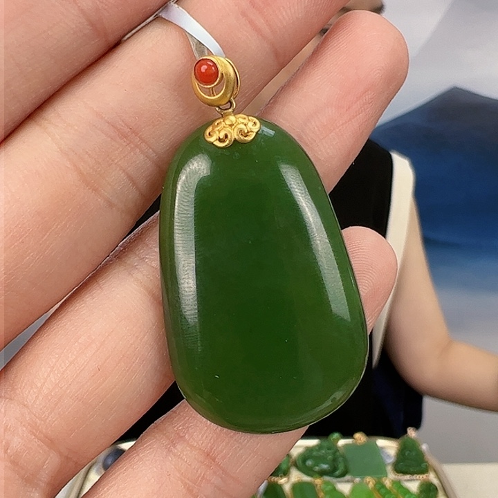 和田玉（碧玉）颈饰18K金镶嵌