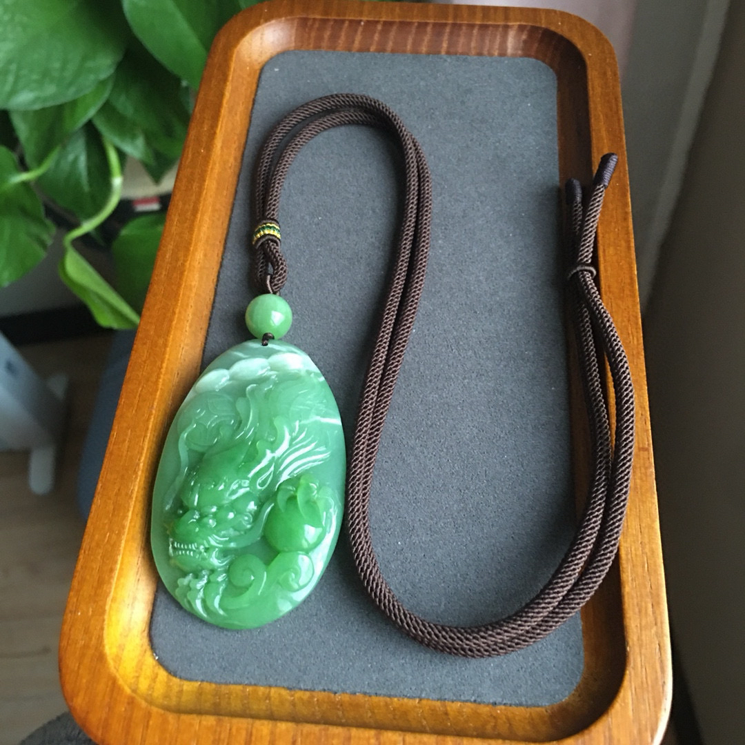 天然和田碧玉龙行天下神龙护主55×35×11毫米克重30克女款时尚绿色