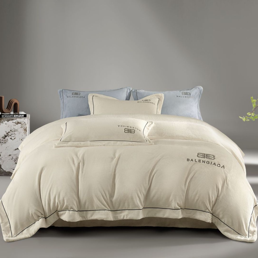 新款轻奢冬季保暖（西海岸）刺绣款全消光牛奶绒四件套！