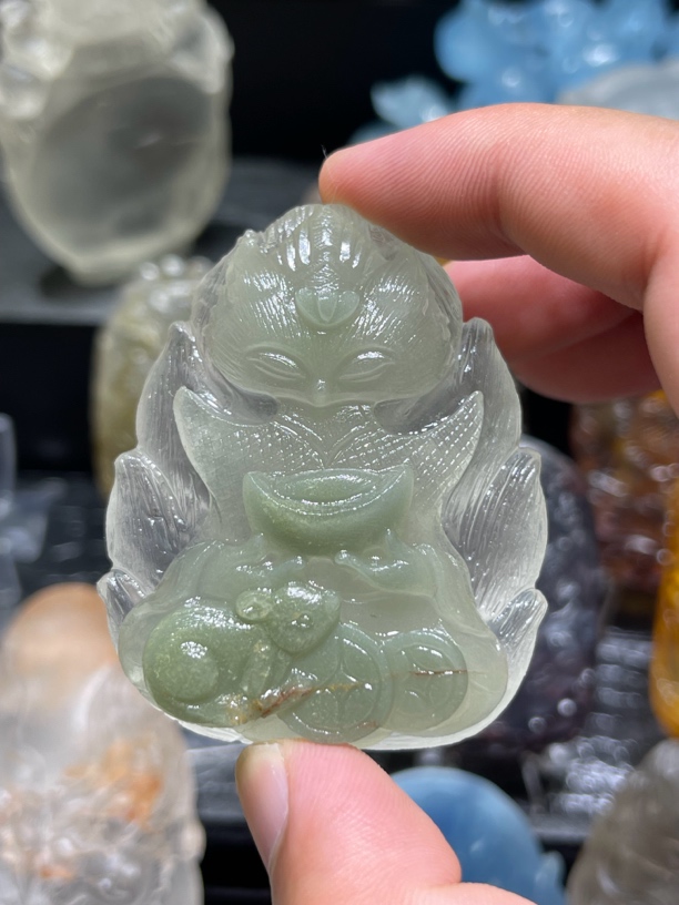 天然水晶翠绿幽灵财神狐，精工雕刻九尾狐手拿元宝