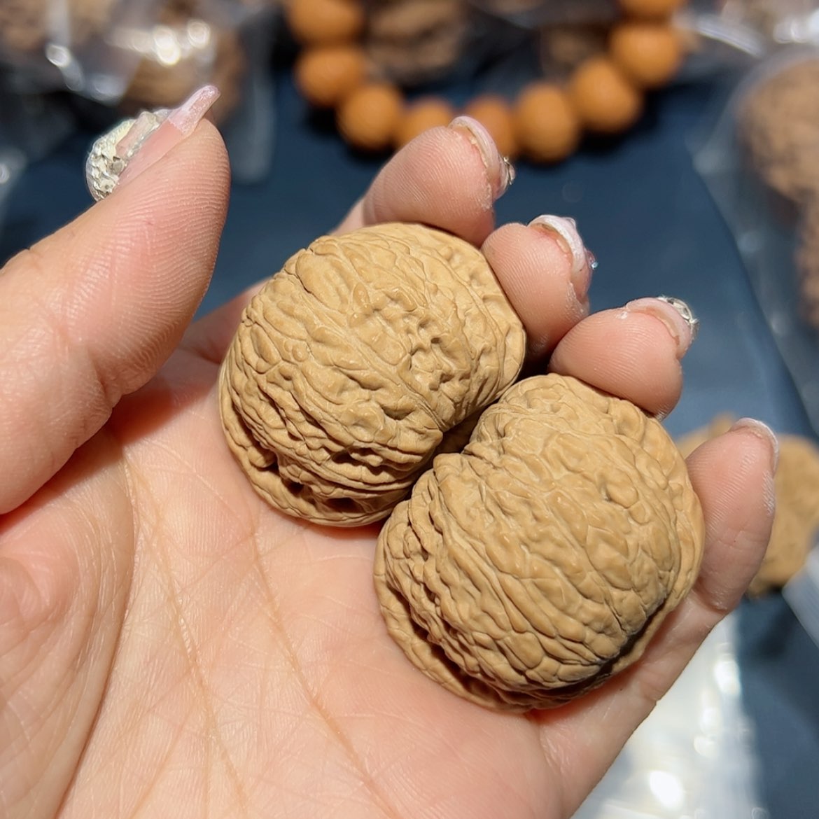 【闪购商品】猴头核桃吊坠O****?