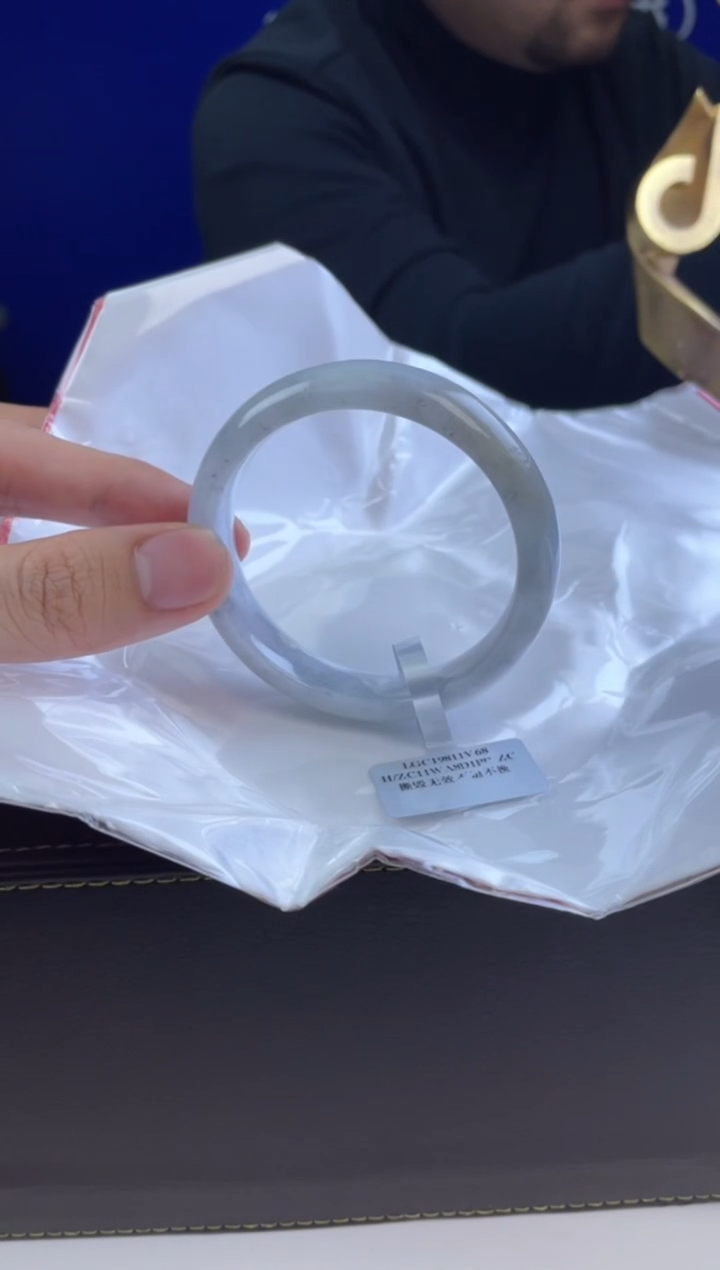 【闪购商品】翡翠手镯未镶嵌5微瑕