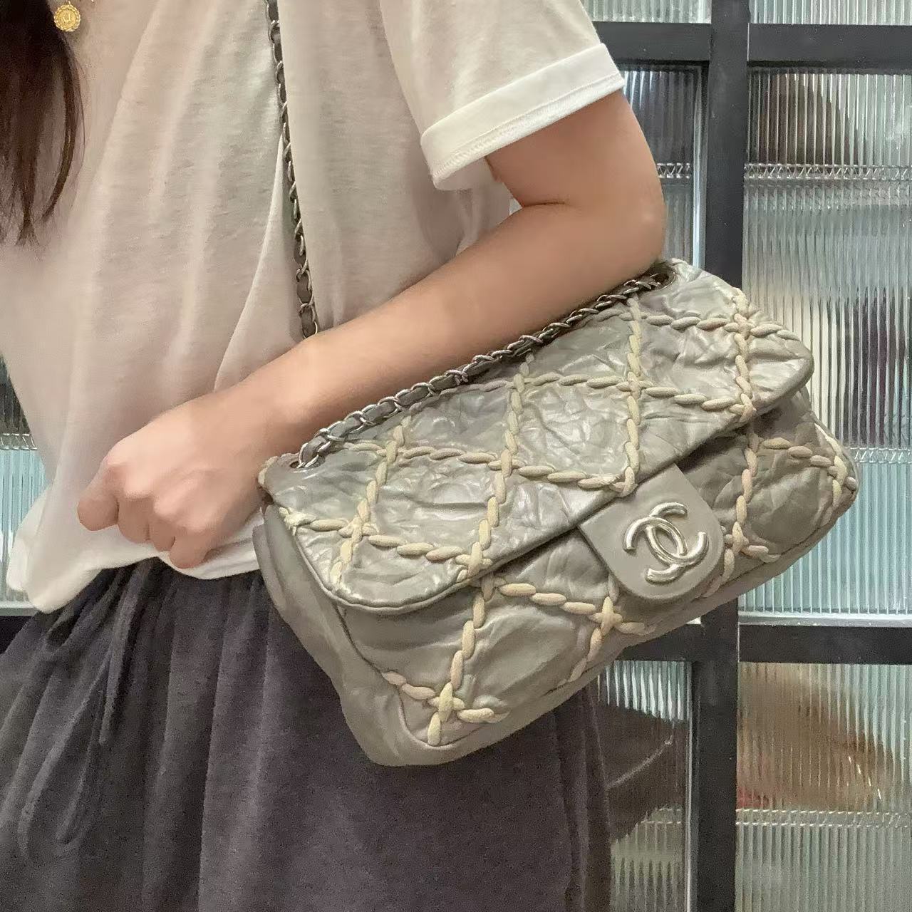 95新 Chanel/香奈儿 【清】6YM205 灰色油蜡皮外缝线单肩包