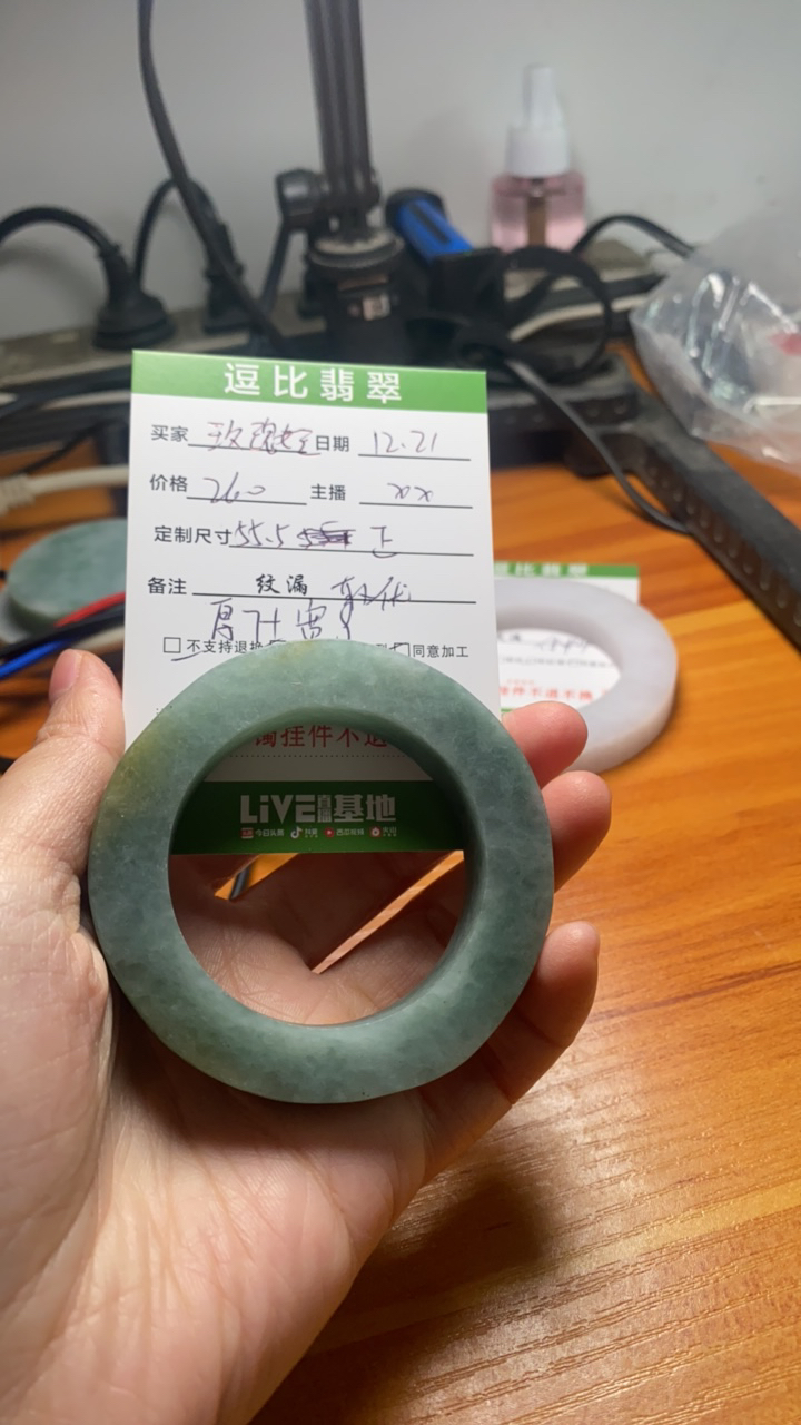 天然缅甸翡翠手镯成品，包工包邮包证书