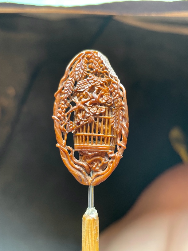 橄榄核雕纯手工制作《鸟笼》