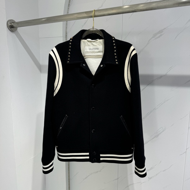 95新 Valentino/华伦天奴 主线黑白铆钉羊毛刺绣棒球服/44码