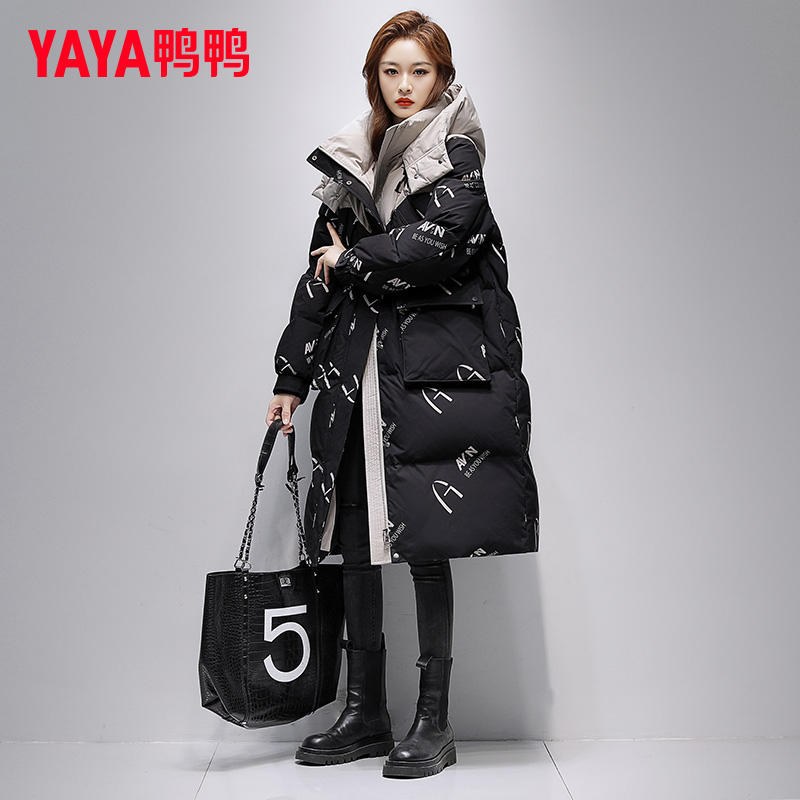 鸭鸭加厚羽绒服女字母印花中长款2025冬季新款字母印花爆款外套