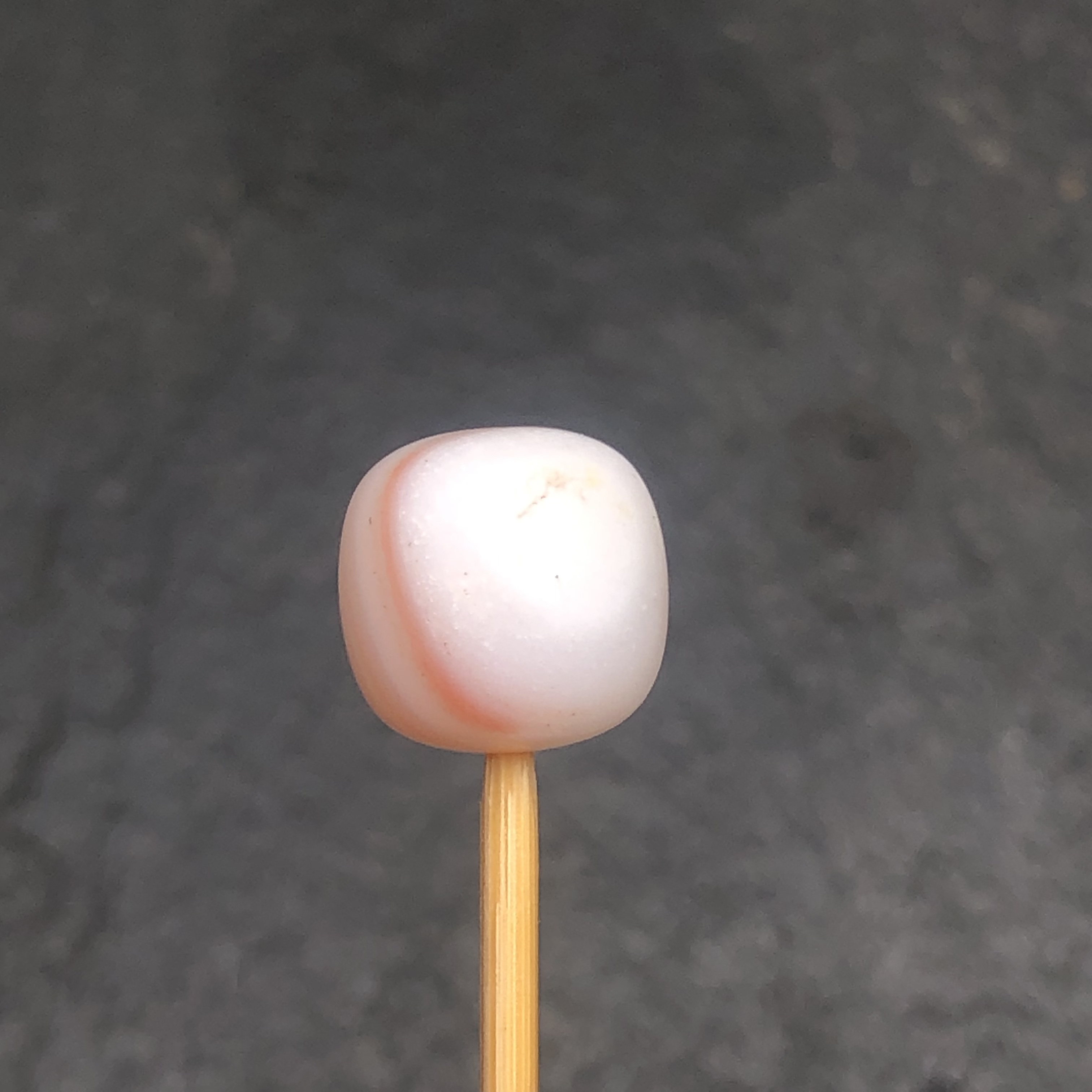 川料原矿南红手工打磨老型珠子尺寸10x10毫米