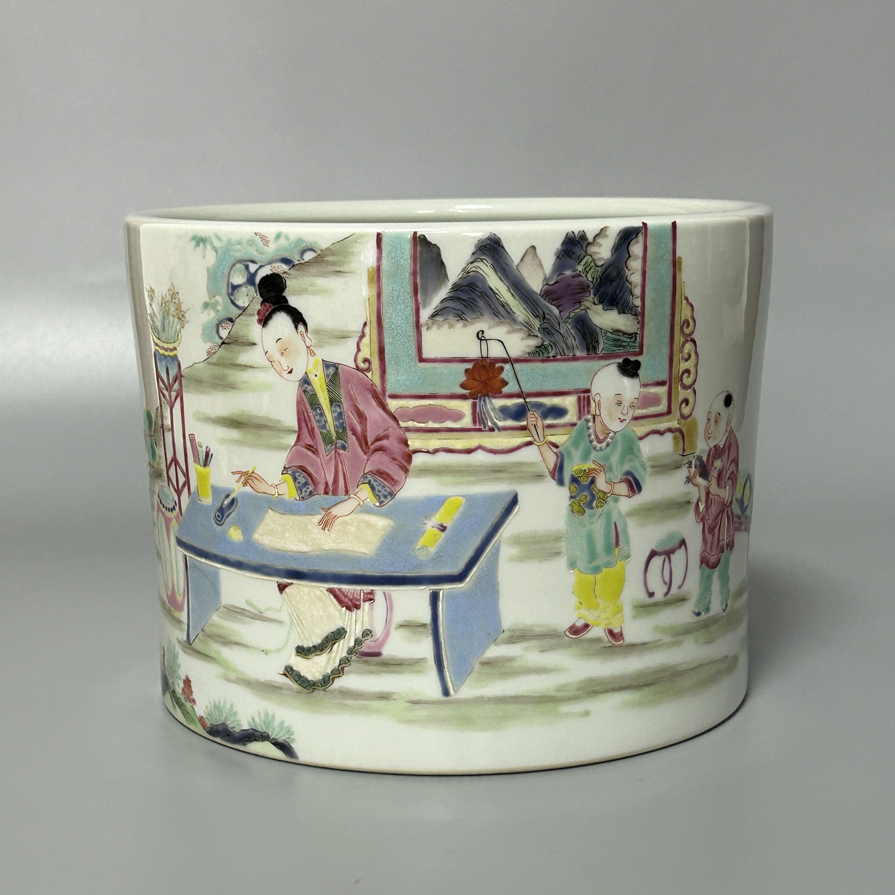 清雍正粉彩人物笔筒JX381