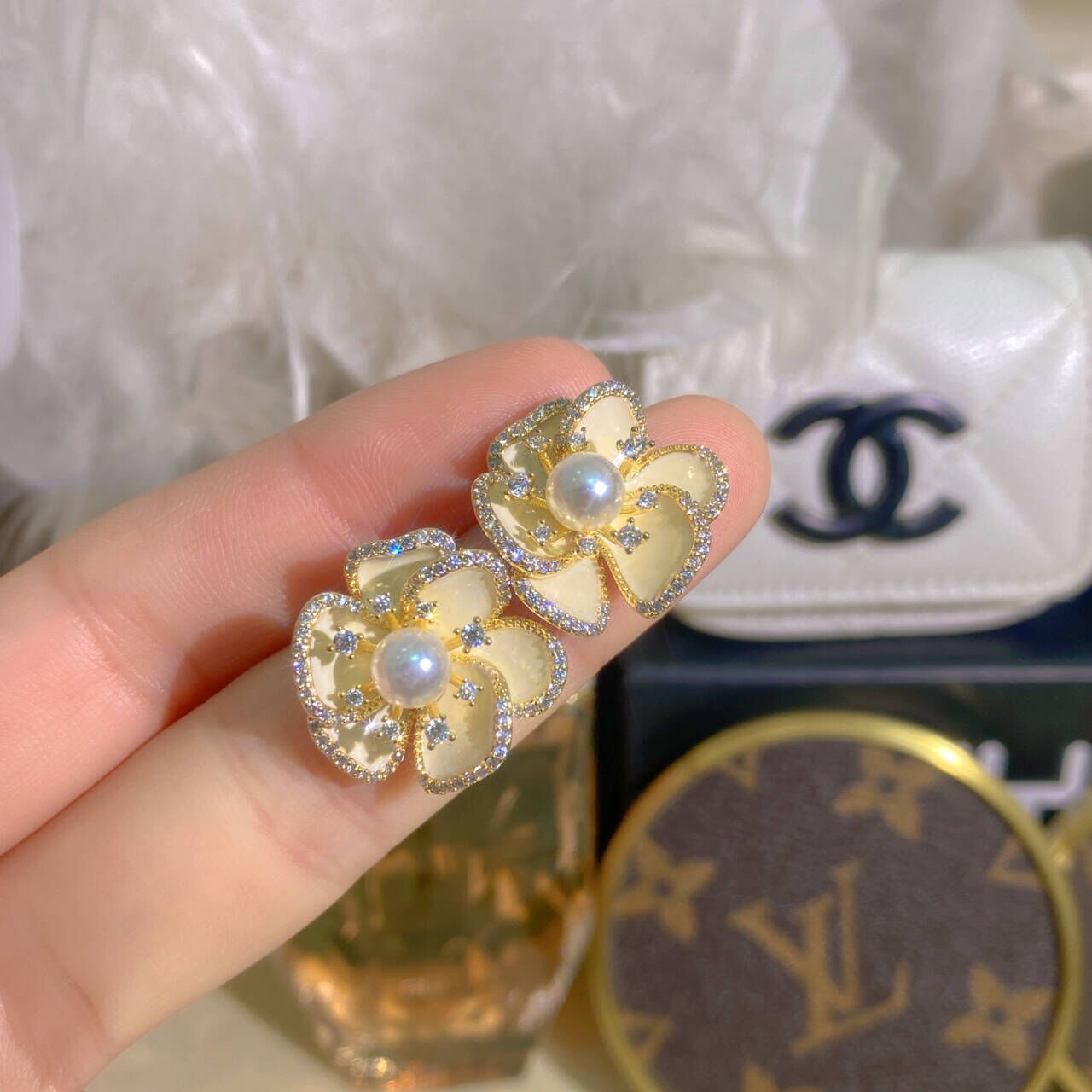 铜合金合成锆石耳饰 轻奢立体珠珠花朵百搭耳钉