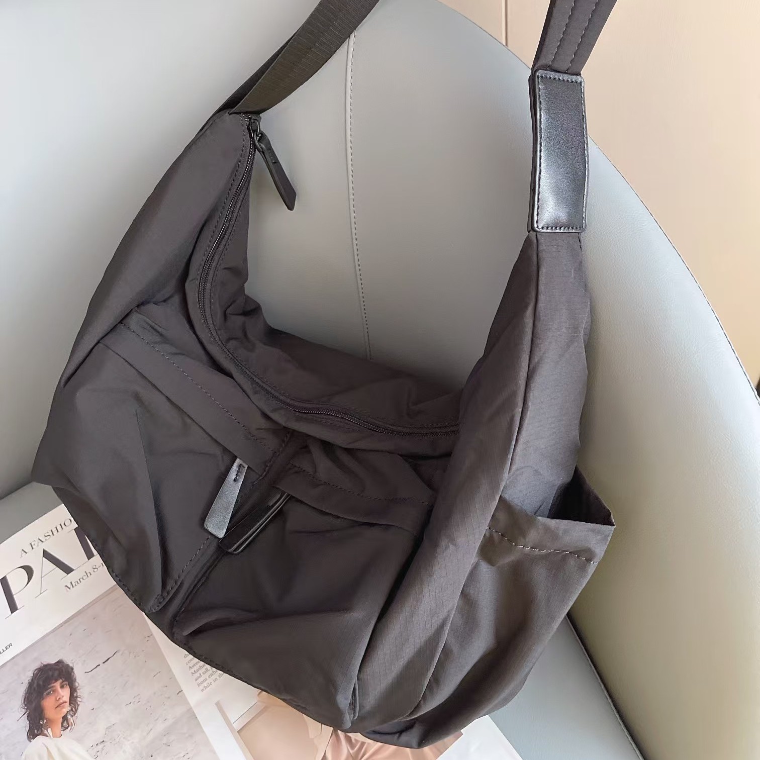 日系防水牛津布斜挎包男休闲托特包女大容量学生百搭单肩包邮差包