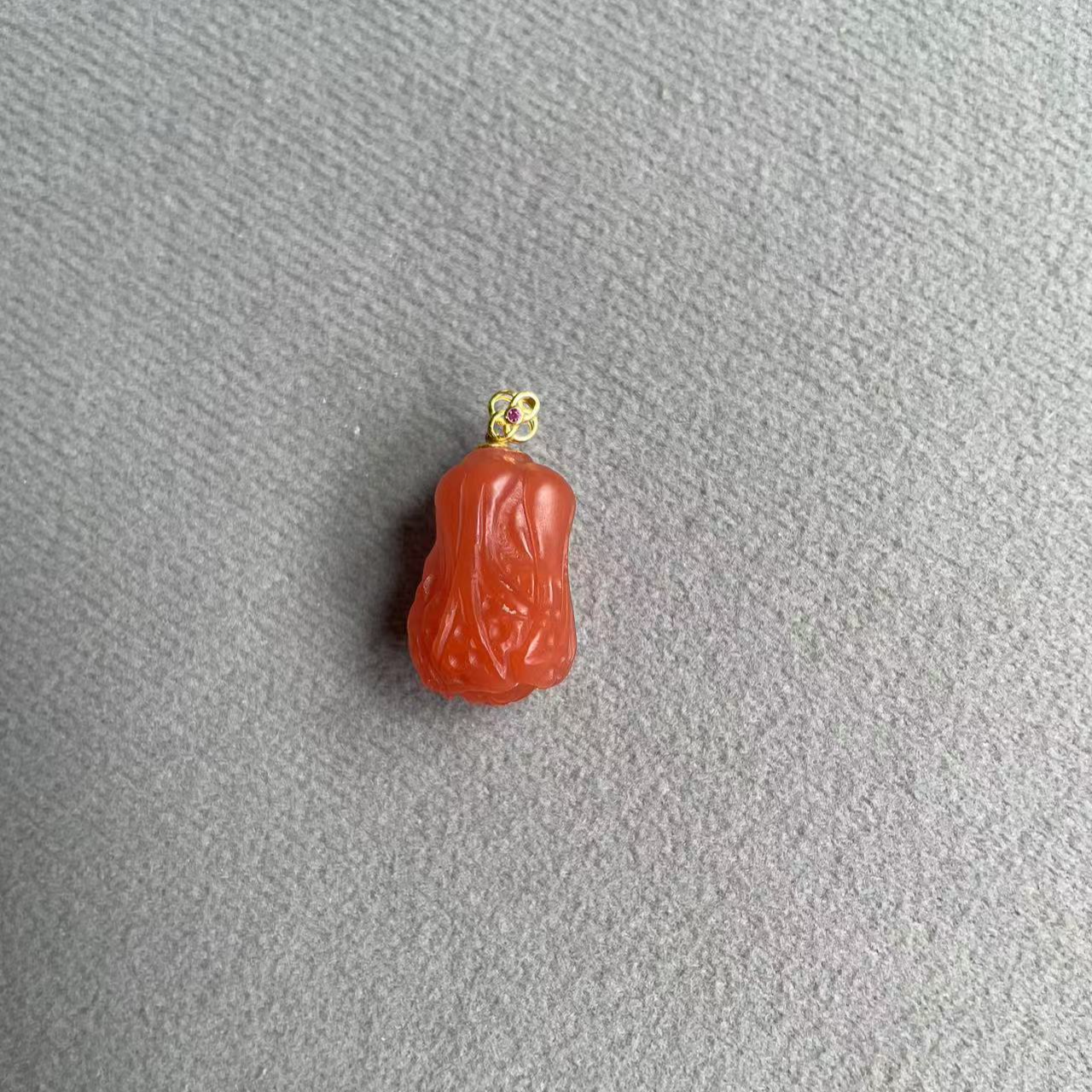 18k金镶嵌精美南红白菜吊坠