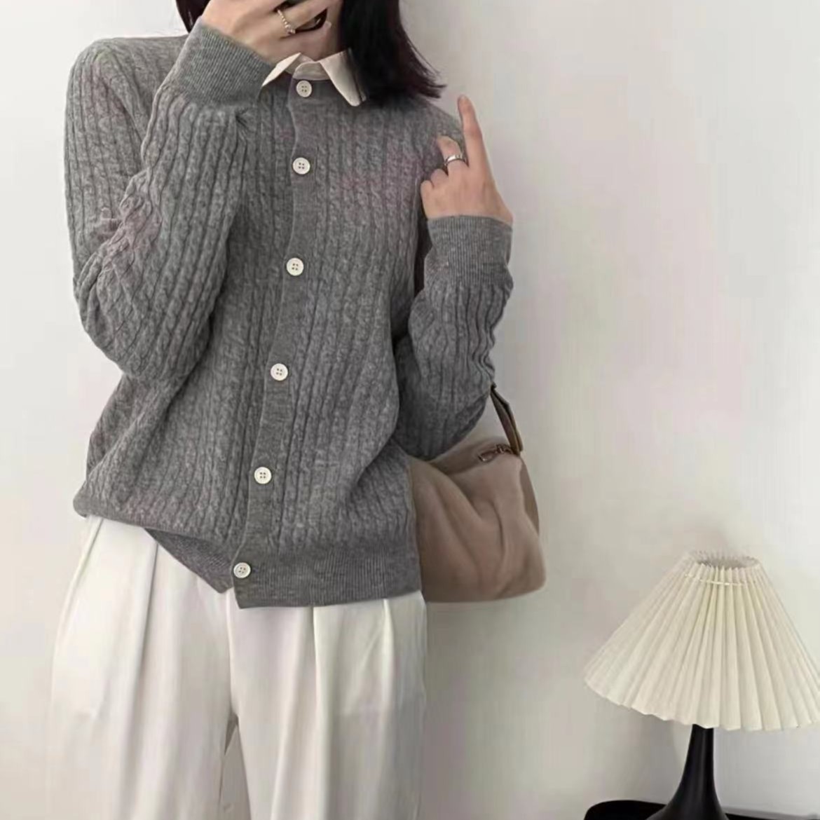 格调美美 8608 衬衫领拼针织开衫女百搭显瘦麻花假两件毛衣