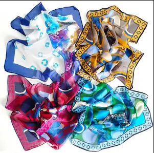 70*70的丝巾随机一条