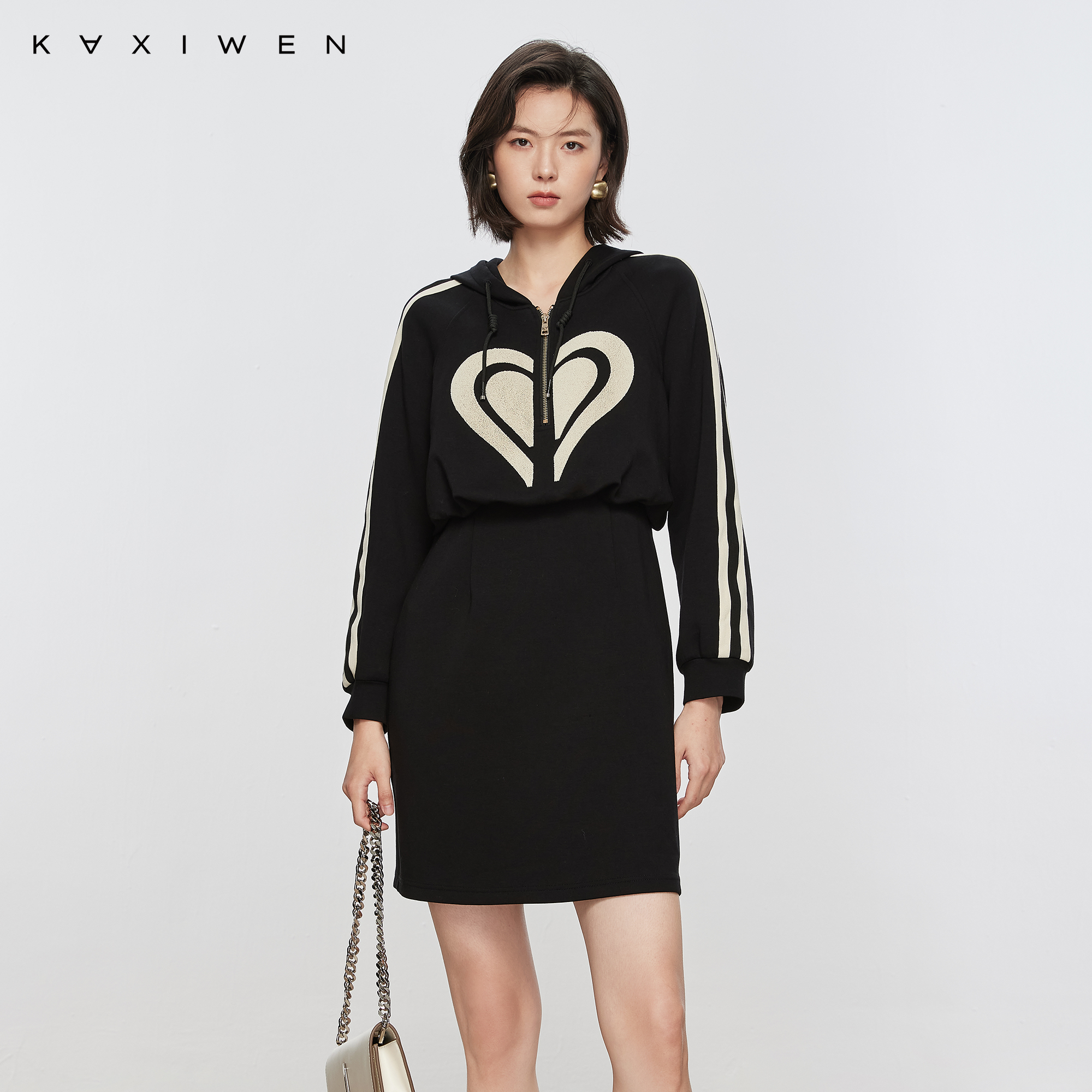 【女乔专属】休闲连衣裙秋季新款连帽立体绣织带裙子女X08ALS3034