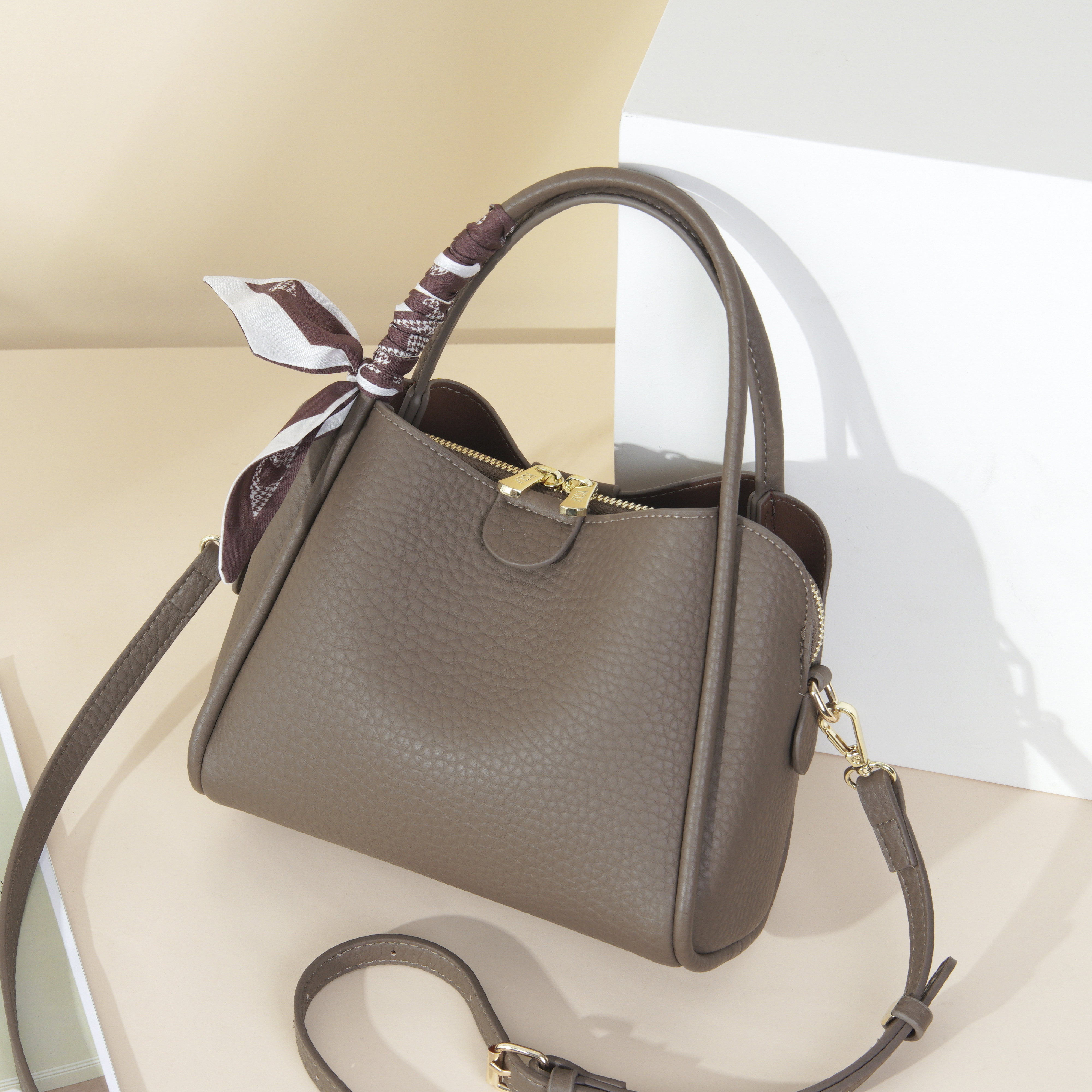 菜篮子头层牛皮手提斜挎女包大容量2025轻奢高级感单肩包潮流百搭