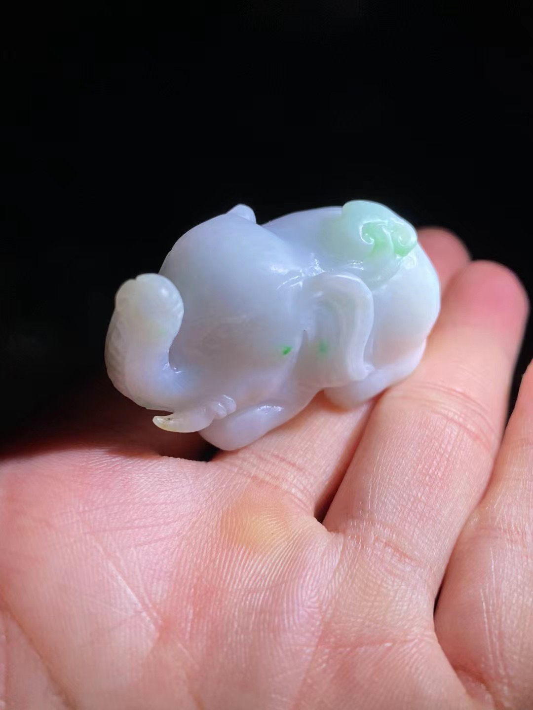 白底青翡翠（太平有象）