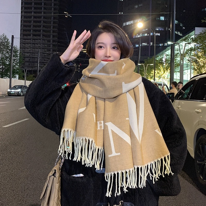 Love is long2025新款欧美字母时尚百搭加厚保暖秋冬双面围巾女