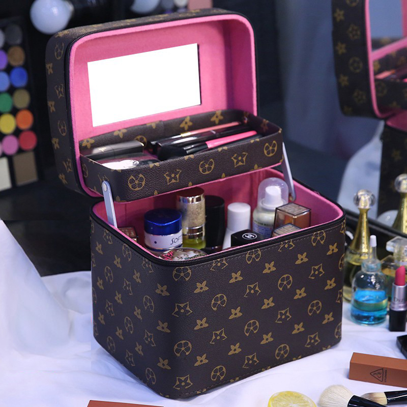 大牌化妆包女款便携大容量2025新款旅行手提化妆品收纳盒箱带镜子