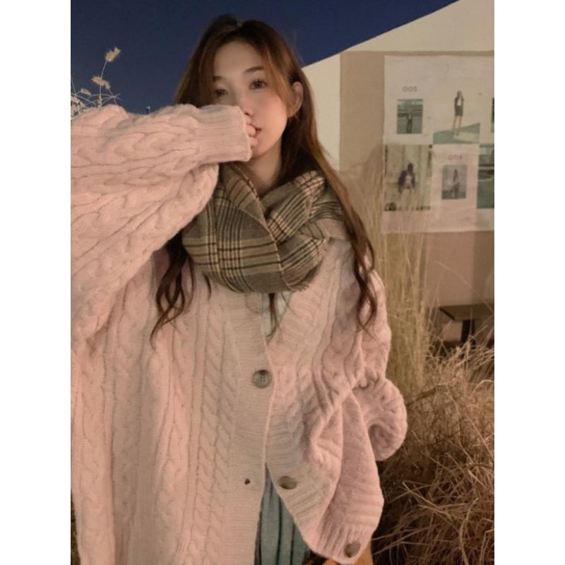软糯麻花粉色毛衣外套女秋冬季宽松慵懒风设计感温柔针织开衫上衣