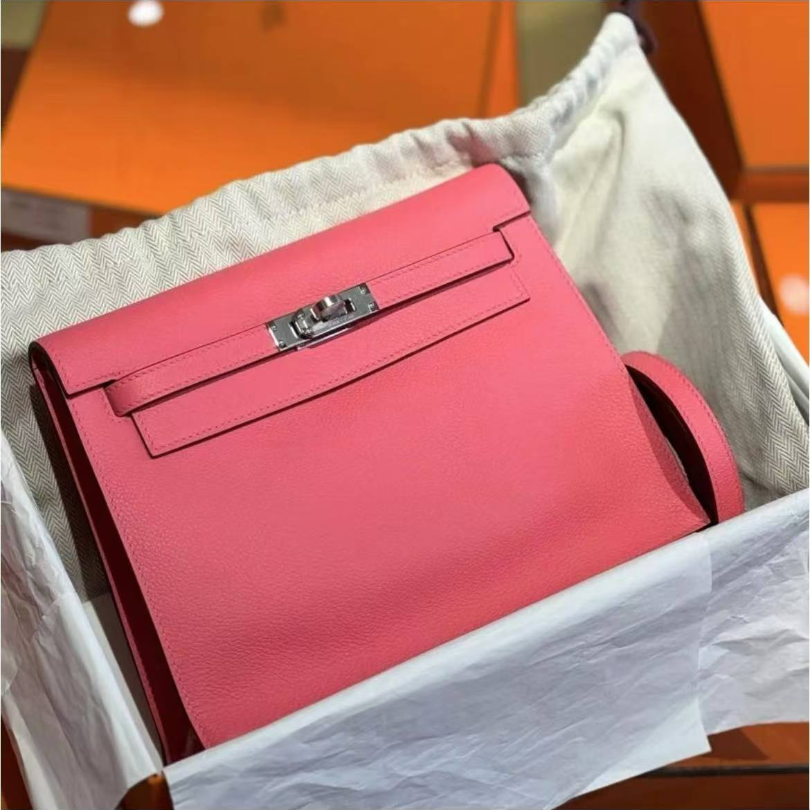 99新 Hermes/爱马仕 蔚蓝店/kelly danse 唇膏粉银扣 D刻