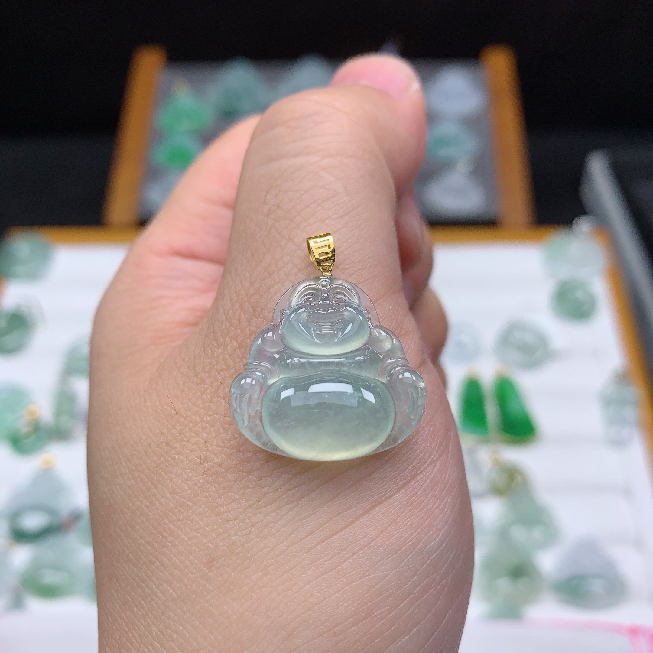 小刘淘翡翠-尺寸：21.2*22.6*6.1缅甸a货冰种晴水佛公吊坠气质精美
