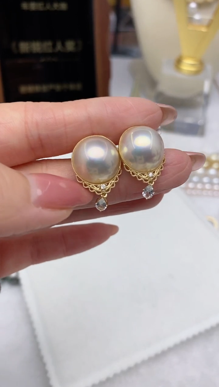 【闪购商品】拼合珍珠（马贝珠）耳饰18K金镶嵌69