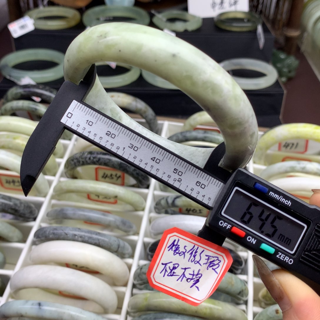 蛇纹石玉手镯未镶嵌480