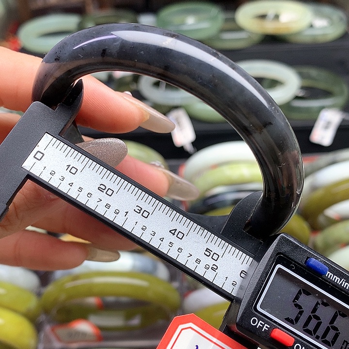 蛇纹石玉手镯未镶嵌377