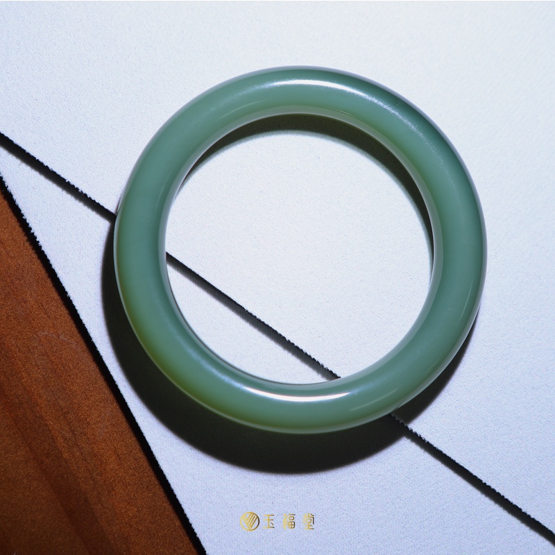 玉福堂 | 俄罗斯碧玉 猫眼鸭蛋青 圆条玉镯54-56mm 藏品
