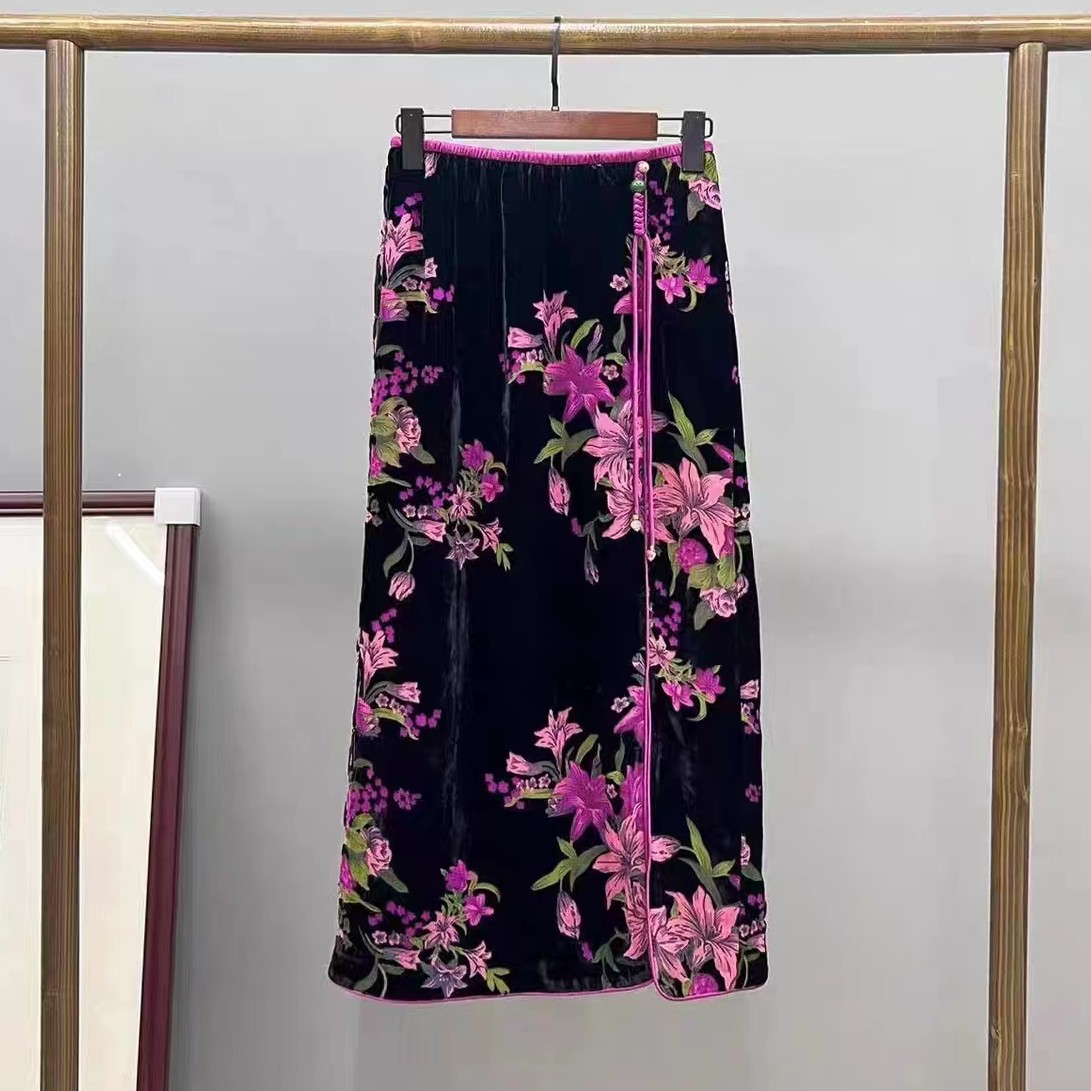 秋冬新款桑蚕丝丝绒烧花国风印花长款高端气质盘扣百搭时尚半裙