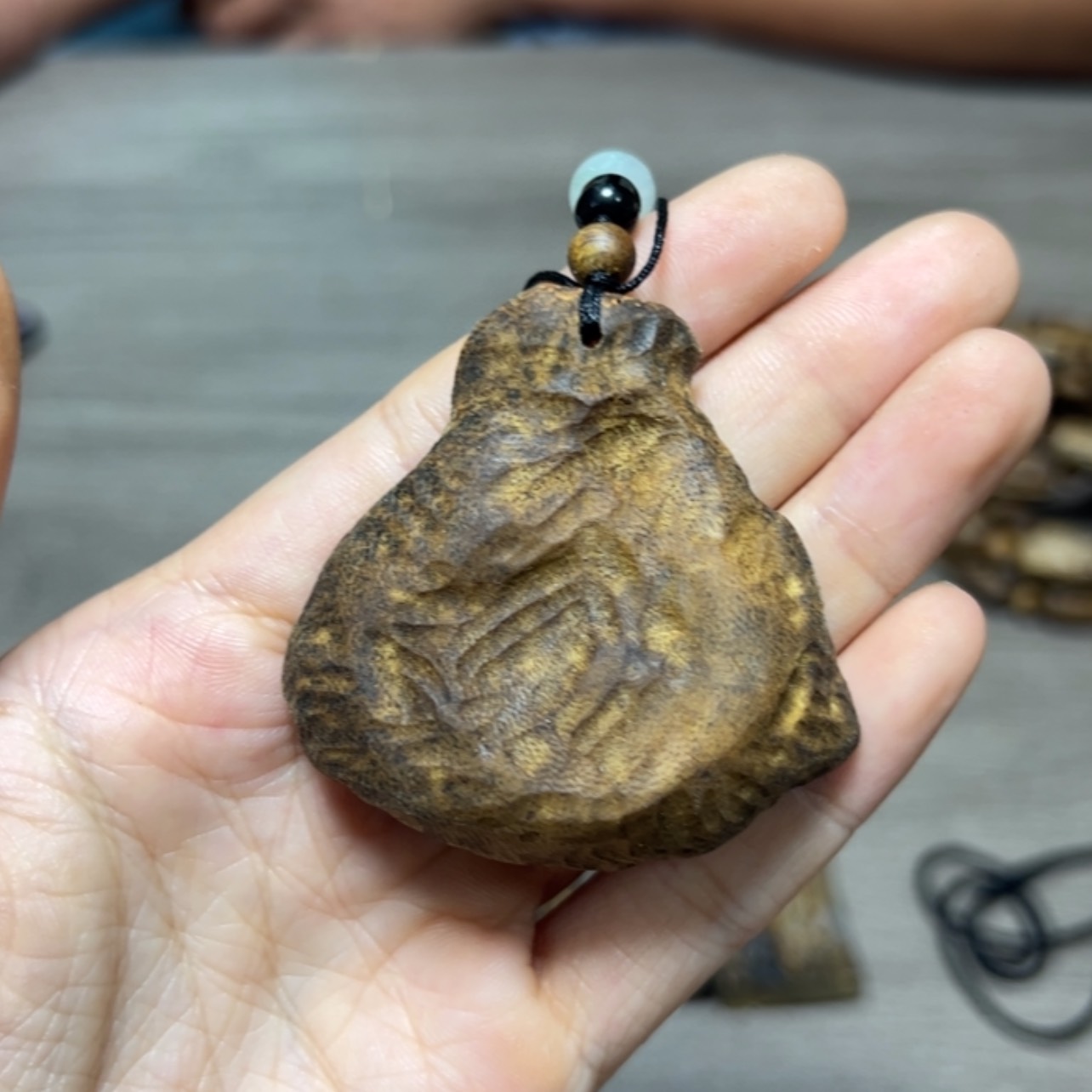 【闪购商品】沉香吊坠块料乌身白棋板头10克