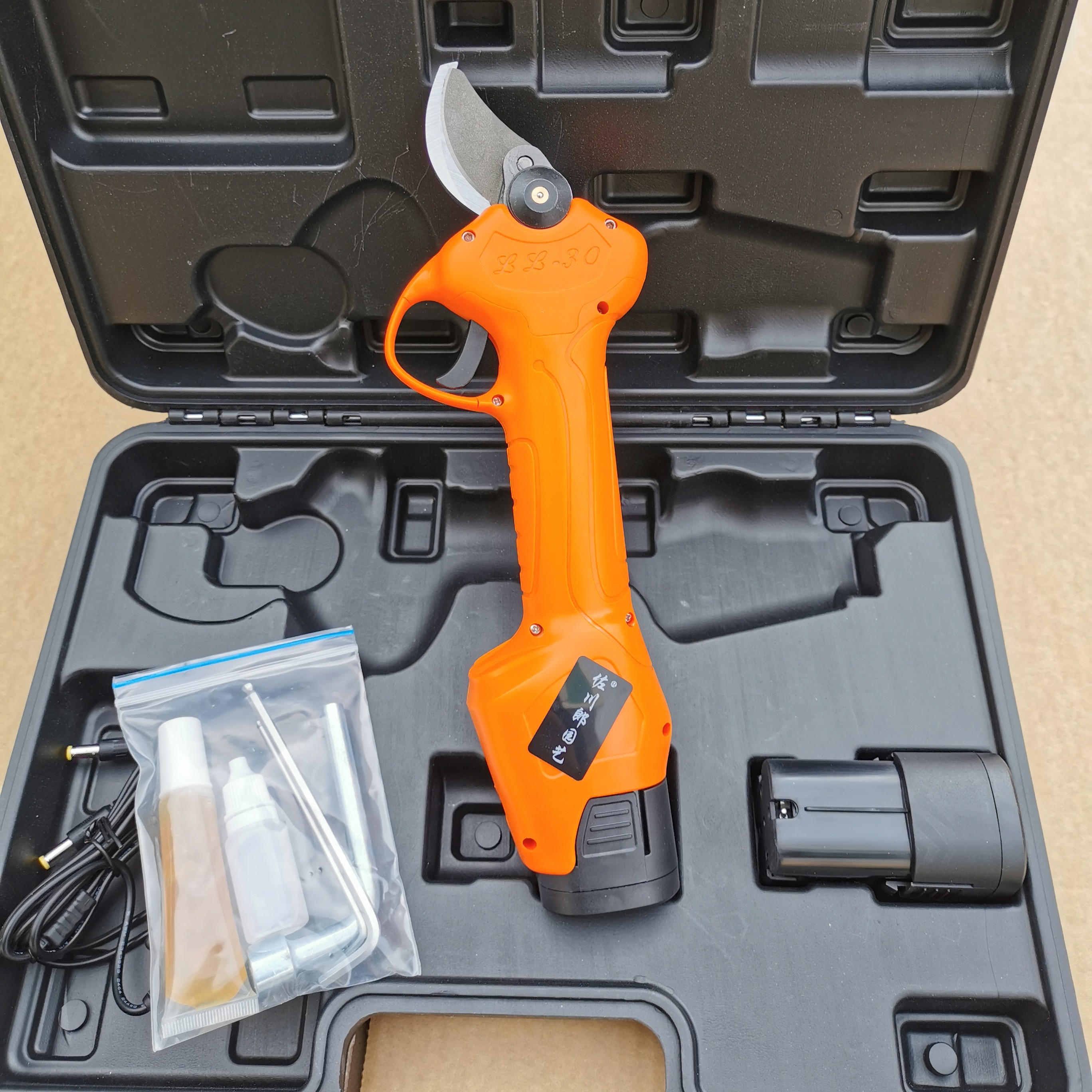 佐川郎3.0反剪式电动剪修枝剪刀(两块3000毫安)