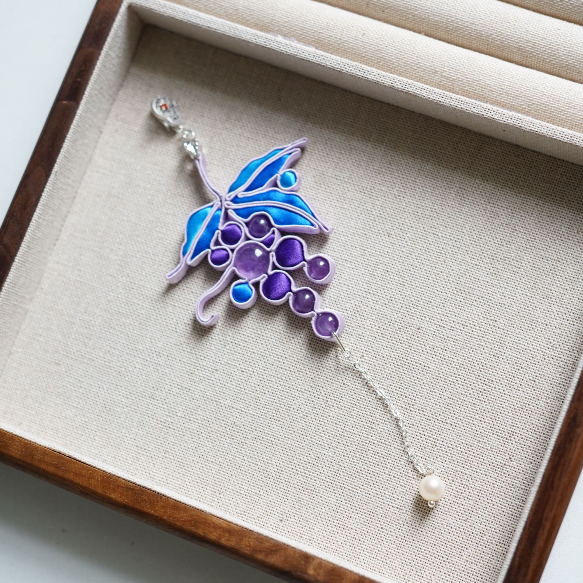 非遗手作盘扣压襟葡萄