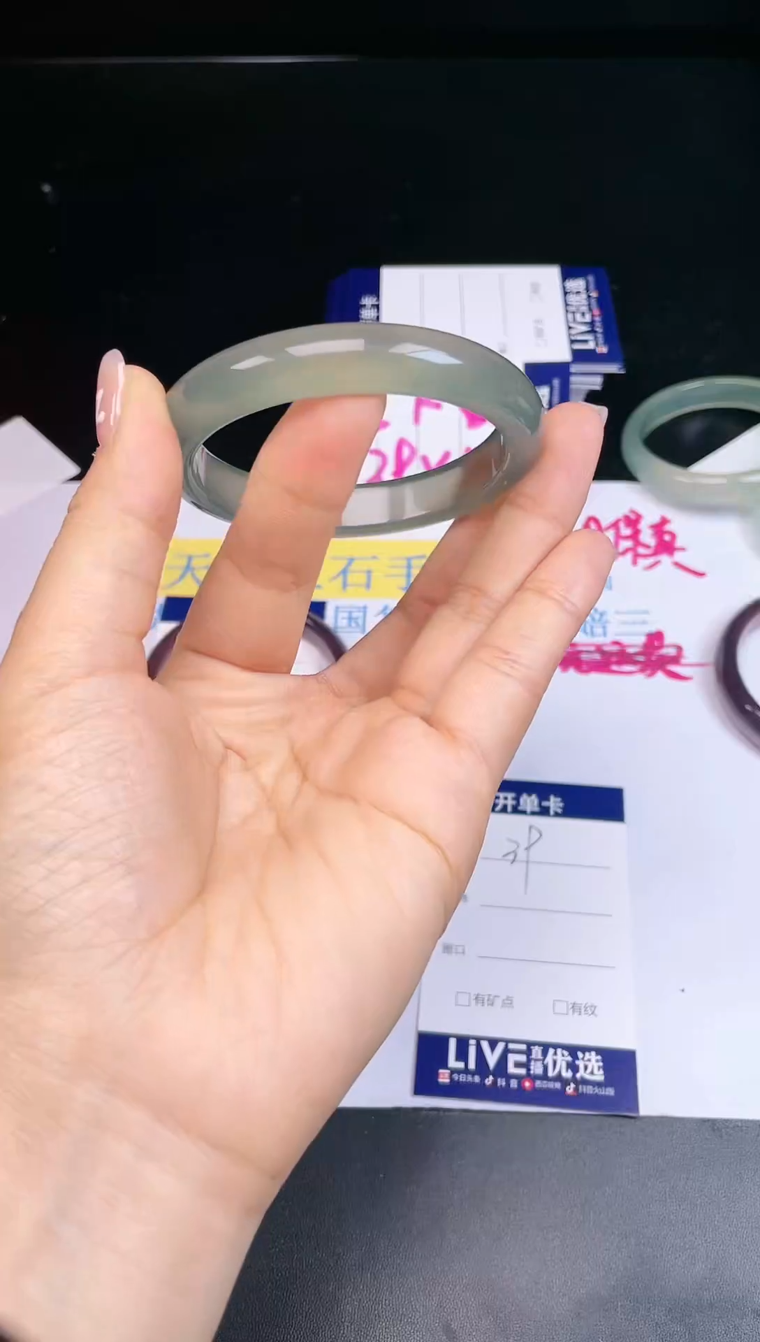 【闪购商品】石英质玉手镯未镶嵌39