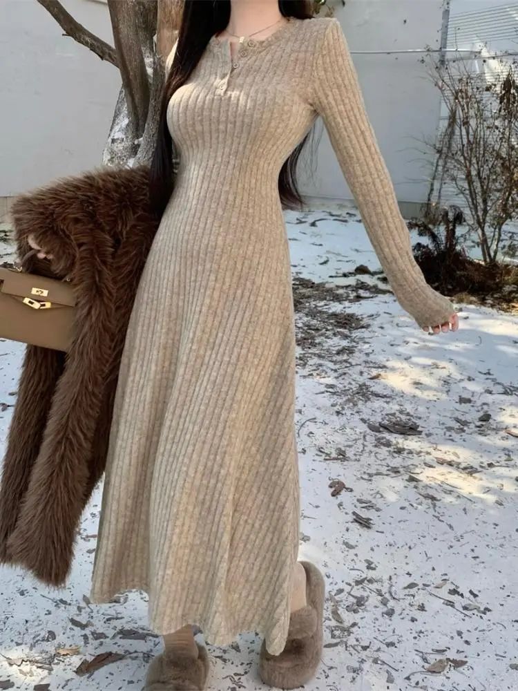 修身气质纯色打底裙V领针织法式中长裙女秋季收腰洋气针织连衣裙