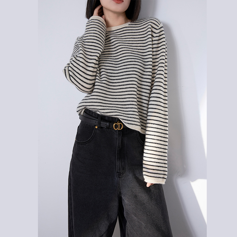 13068欧丝璐秋冬新款纯山羊绒复古圆领条纹宽松休闲打底衫女
