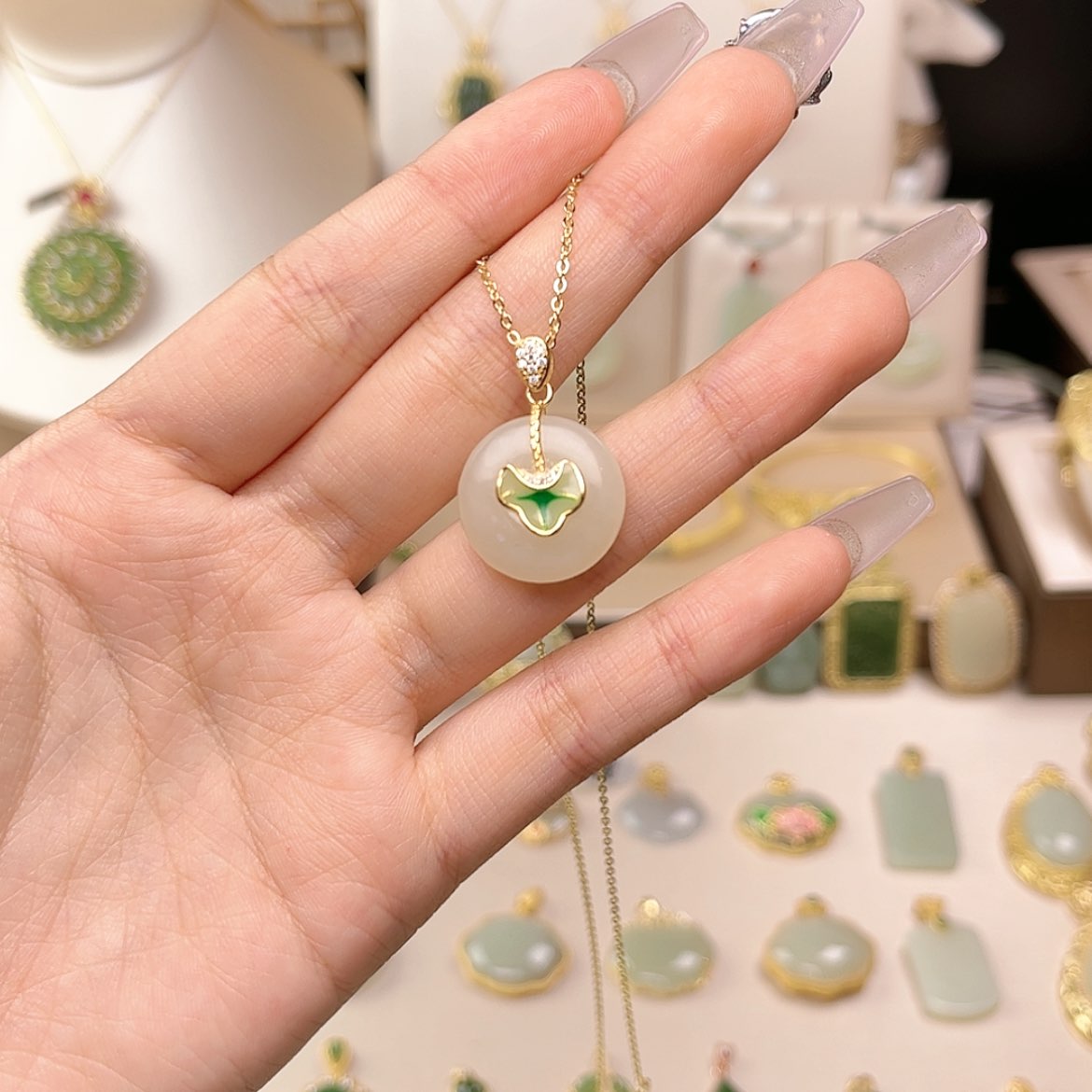 【闪购商品】和田玉吊坠(赠链)未镶嵌