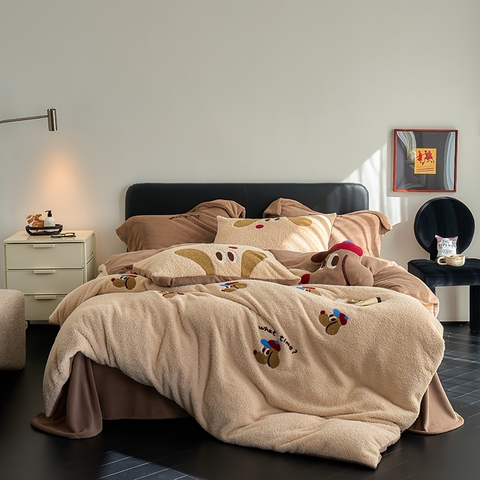 2024新款蚂蚁绒230g牛奶绒毛巾绣四件套--班纳狗