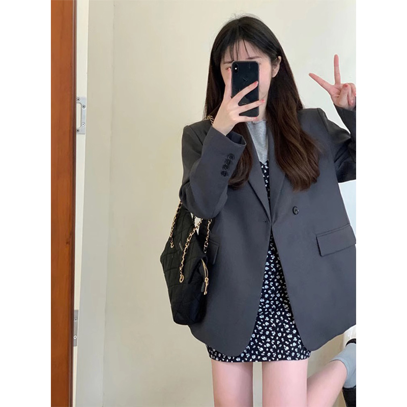2025年春季新款灰色小西装外套女西服今年流行小个子小众休闲上衣