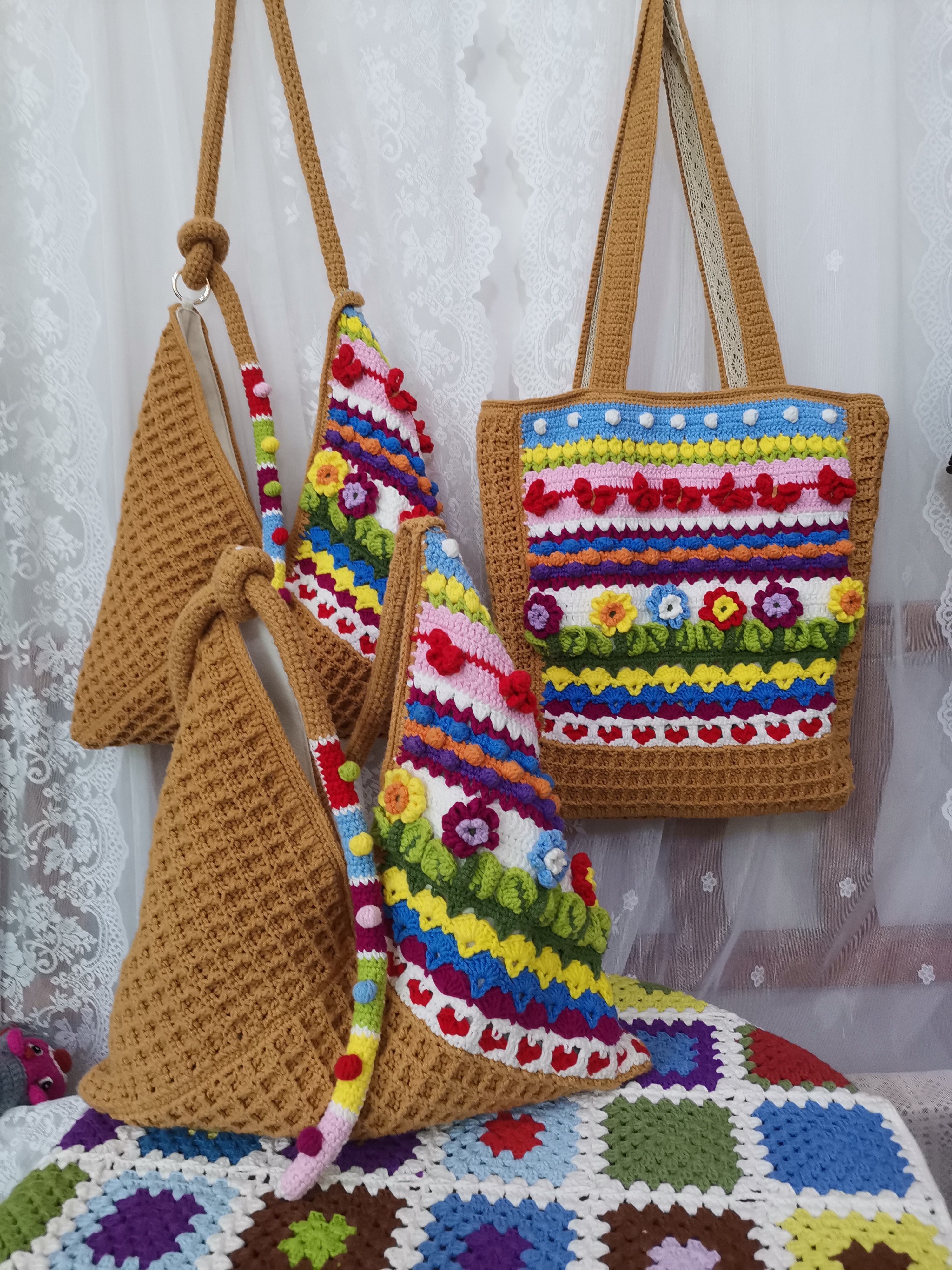 信封折叠包，斜挎单肩两用。