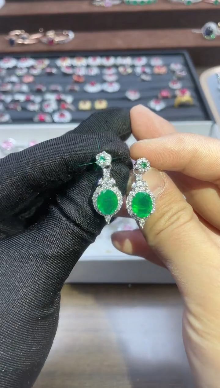 【闪购商品】祖母绿耳饰银S925镶嵌95