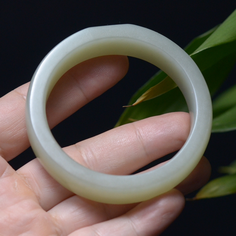 64.3g 新疆和田油糯老熟青白籽料素圈手镯 内径56 (W0051)