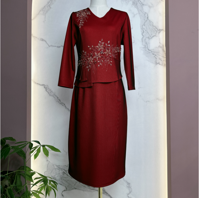 依诺  607  气质婚宴长款结婚中式修身新娘酒红色时尚 女士连衣裙