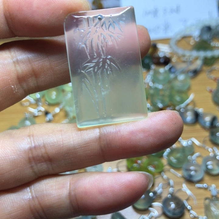 【闪购商品】蛇纹石玉颈饰未镶嵌