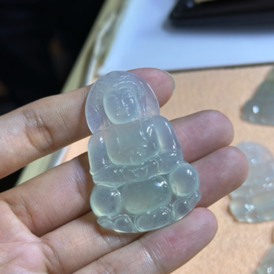 缅甸翡翠正装观音冰种