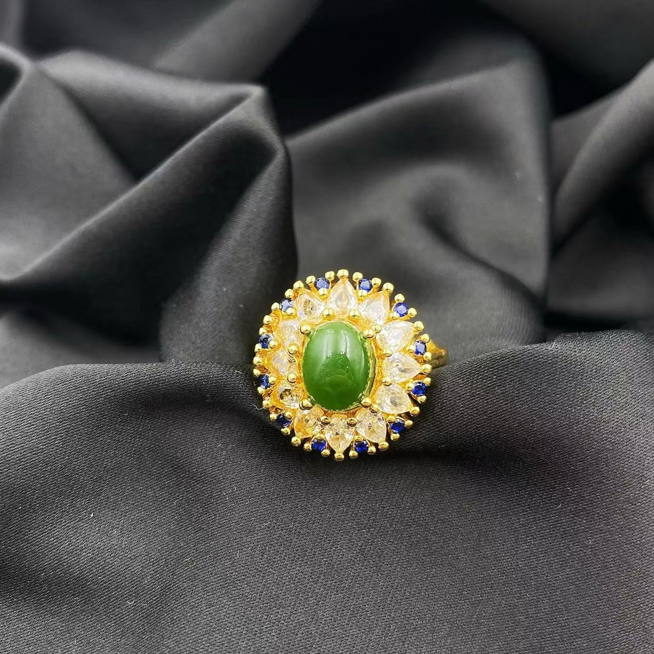 【客服链接】和田玉满钻太阳花绿蛋面戒指A376 