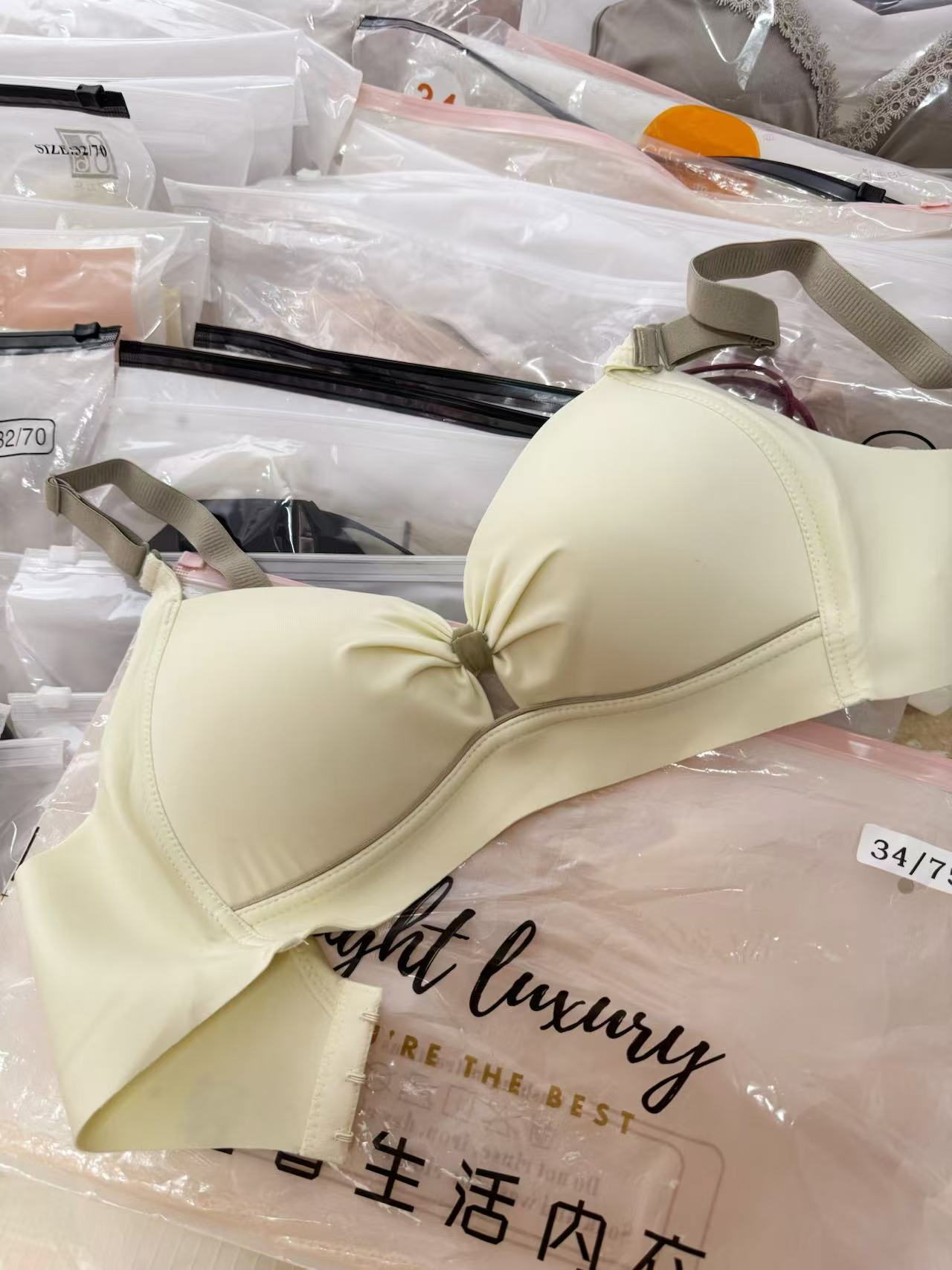 DD A001-200清仓孤品高品质孤品偶有瑕疵收副乳无钢圈厚薄款文胸