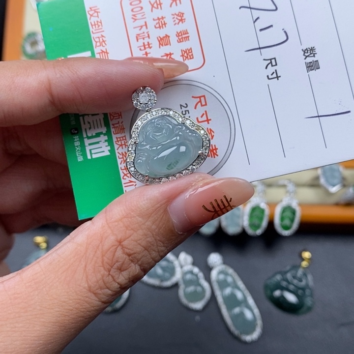 翡翠颈饰未镶嵌翡翠